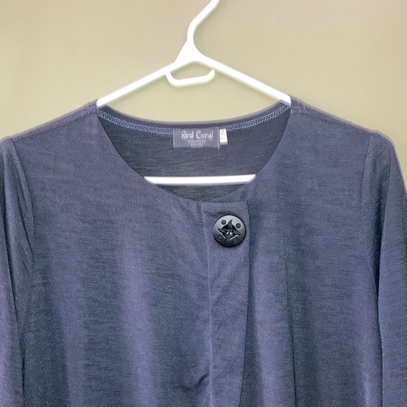 Red Coral Elegant Blue Tunic Top with Flowing Silhouette - Picture 3 of 14